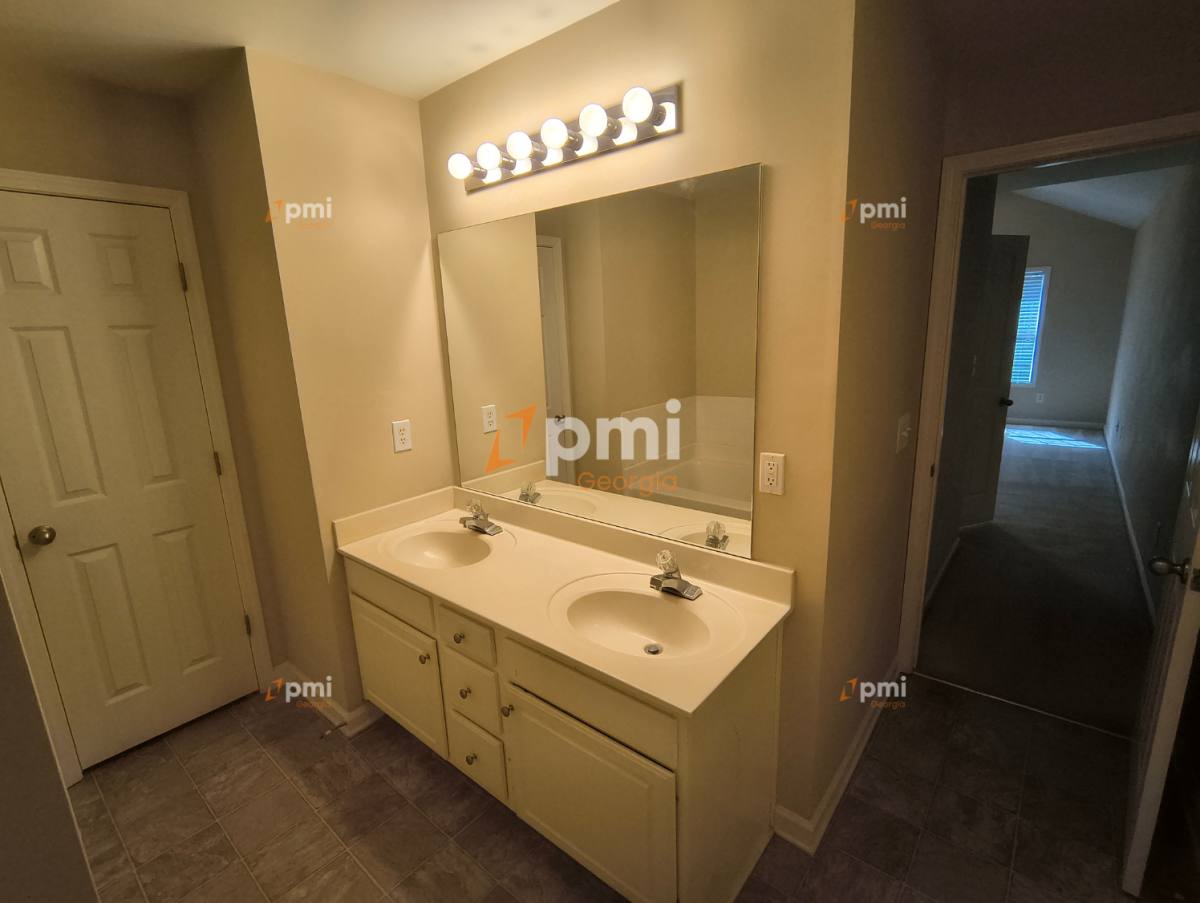 Townhouse for rent at 306 Creek Manor Way, Suwanee, GA 30024
