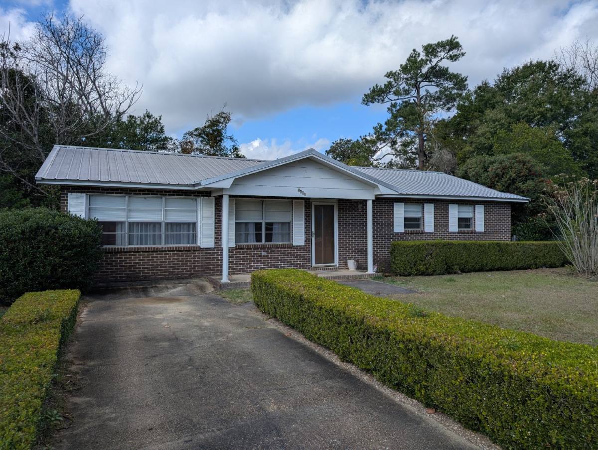 House for rent at 5487 Pelham Court, Graceville, FL 32440