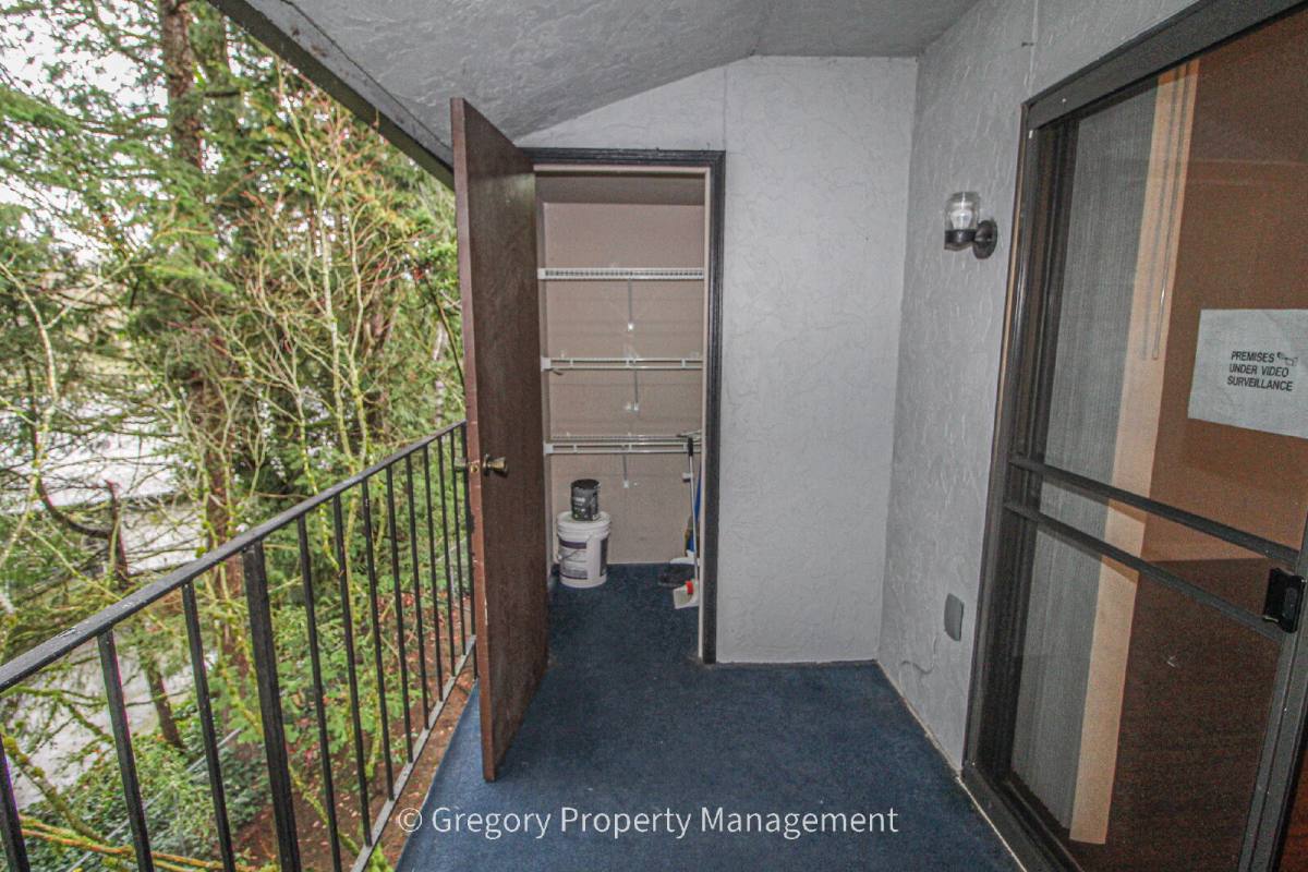 Apartment for rent at 12029 NE 100th Ave #C2, Kirkland, WA 98034