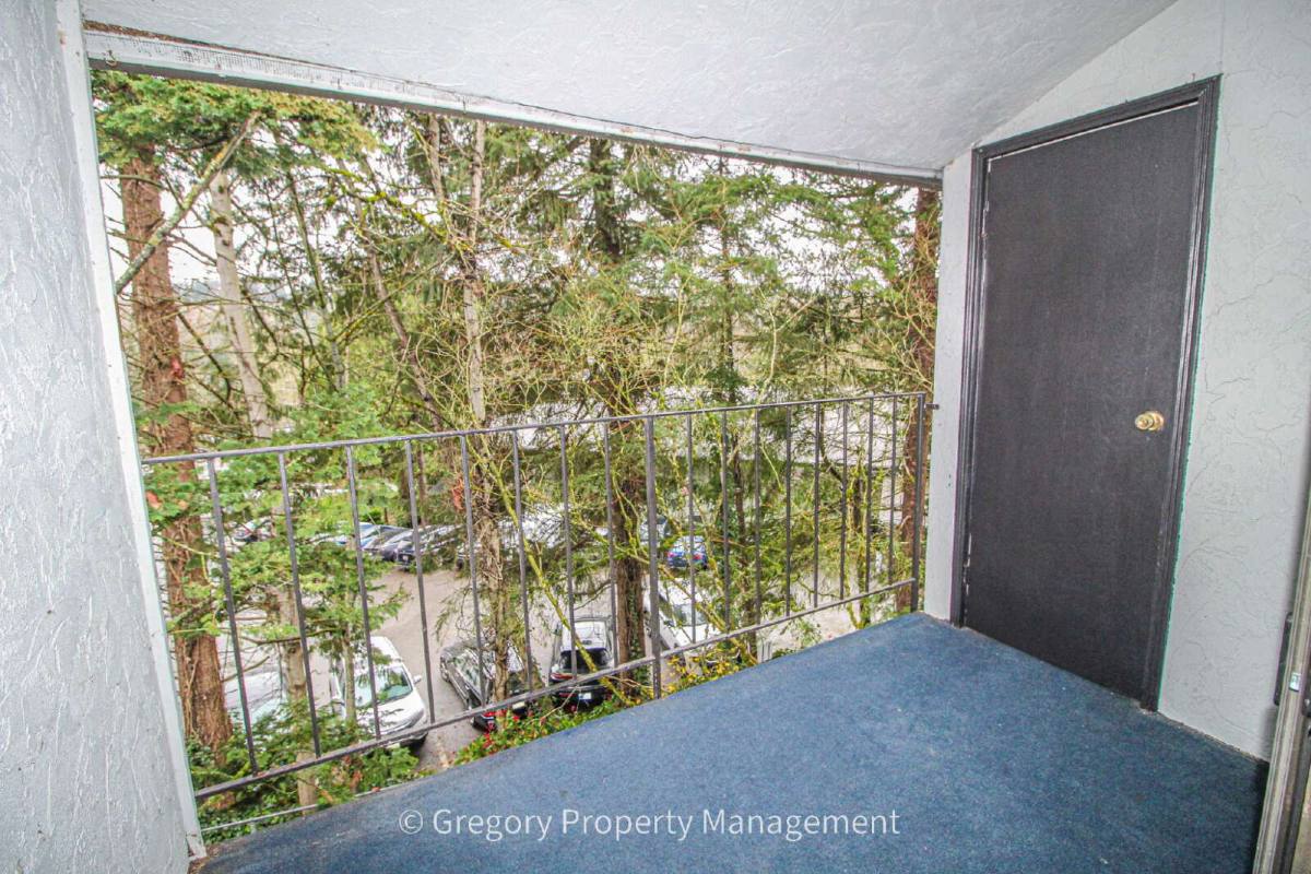 Apartment for rent at 12029 NE 100th Ave #C2, Kirkland, WA 98034