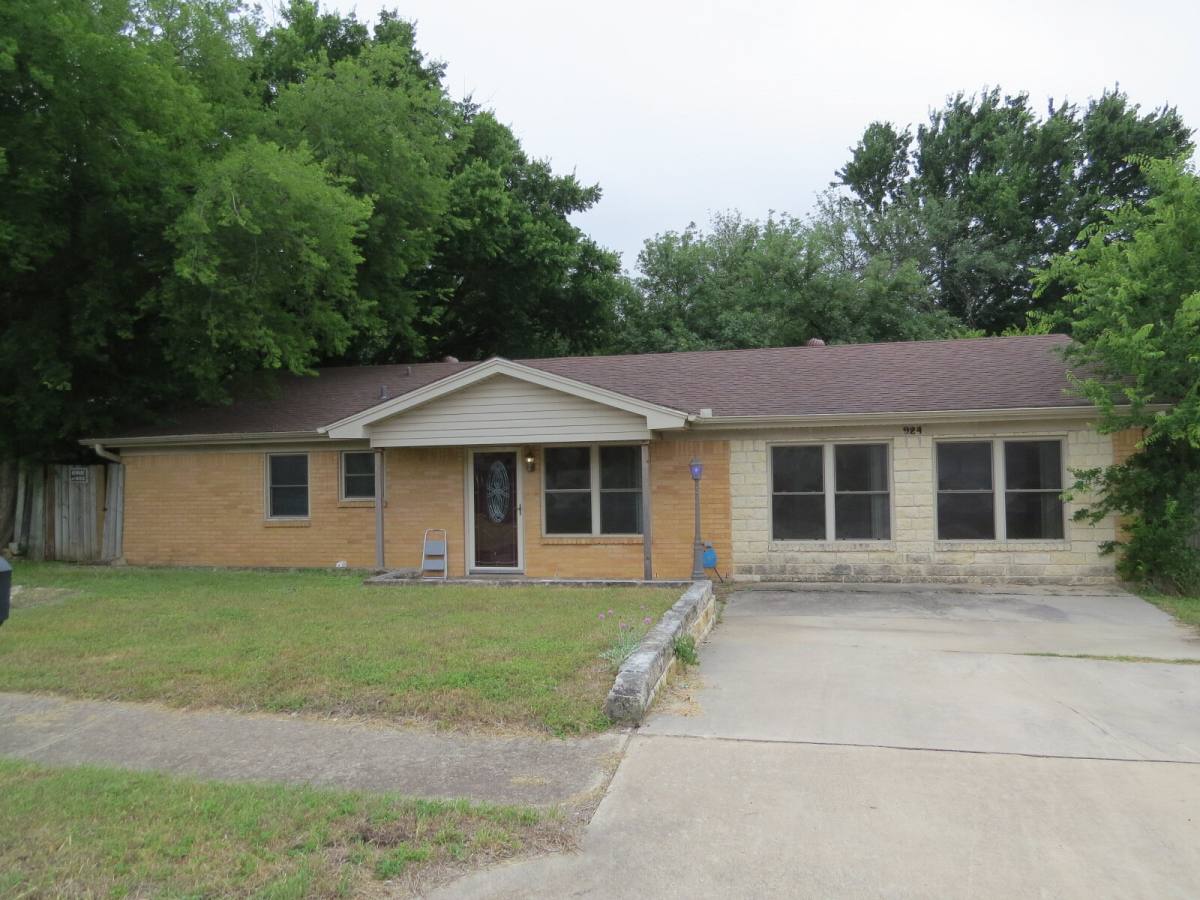 House for rent at 924 Holly St, Copperas Cove, TX 76522