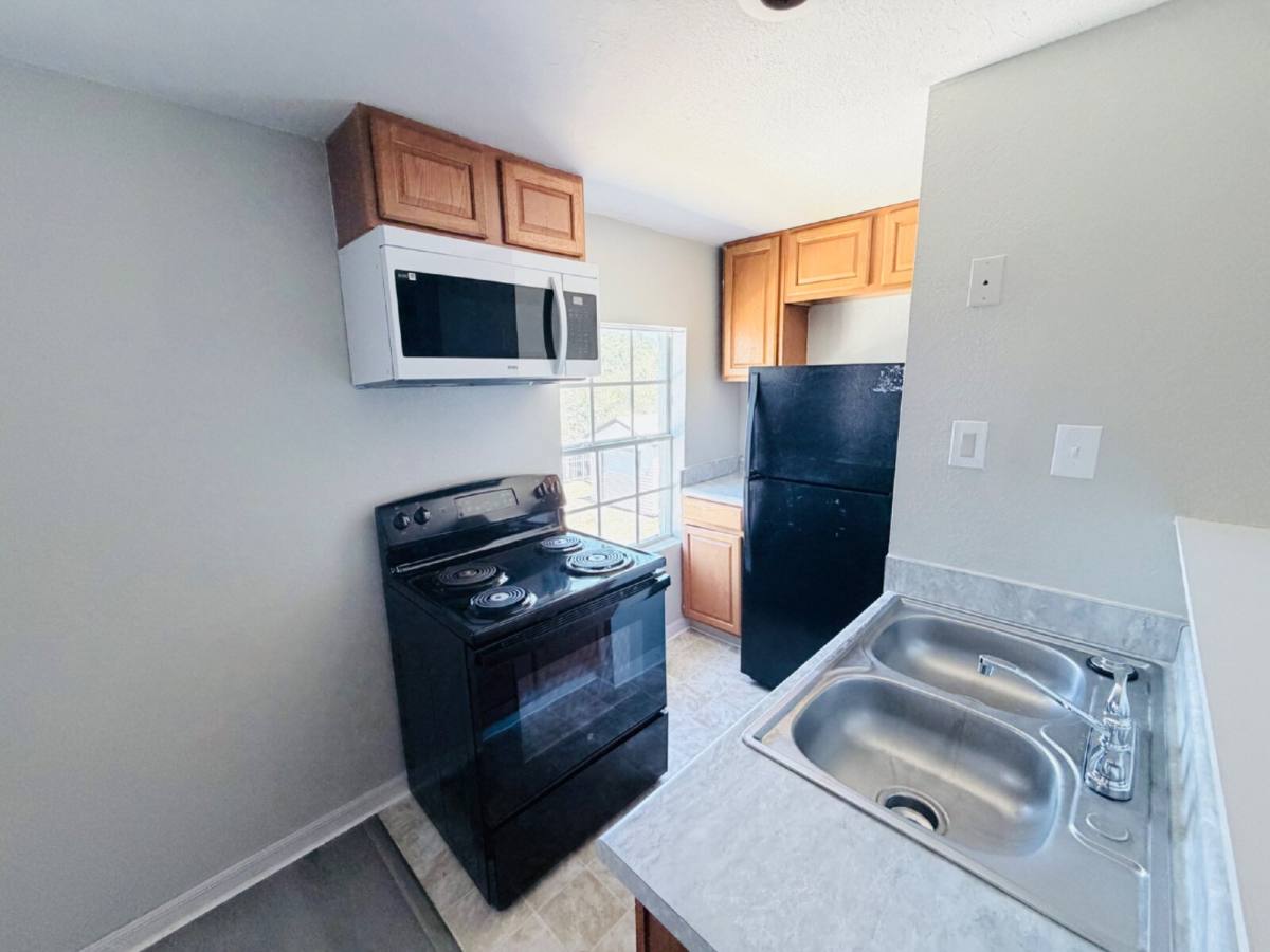 Apartment for rent at 1002 Ave E #4, Haines City, FL 33844