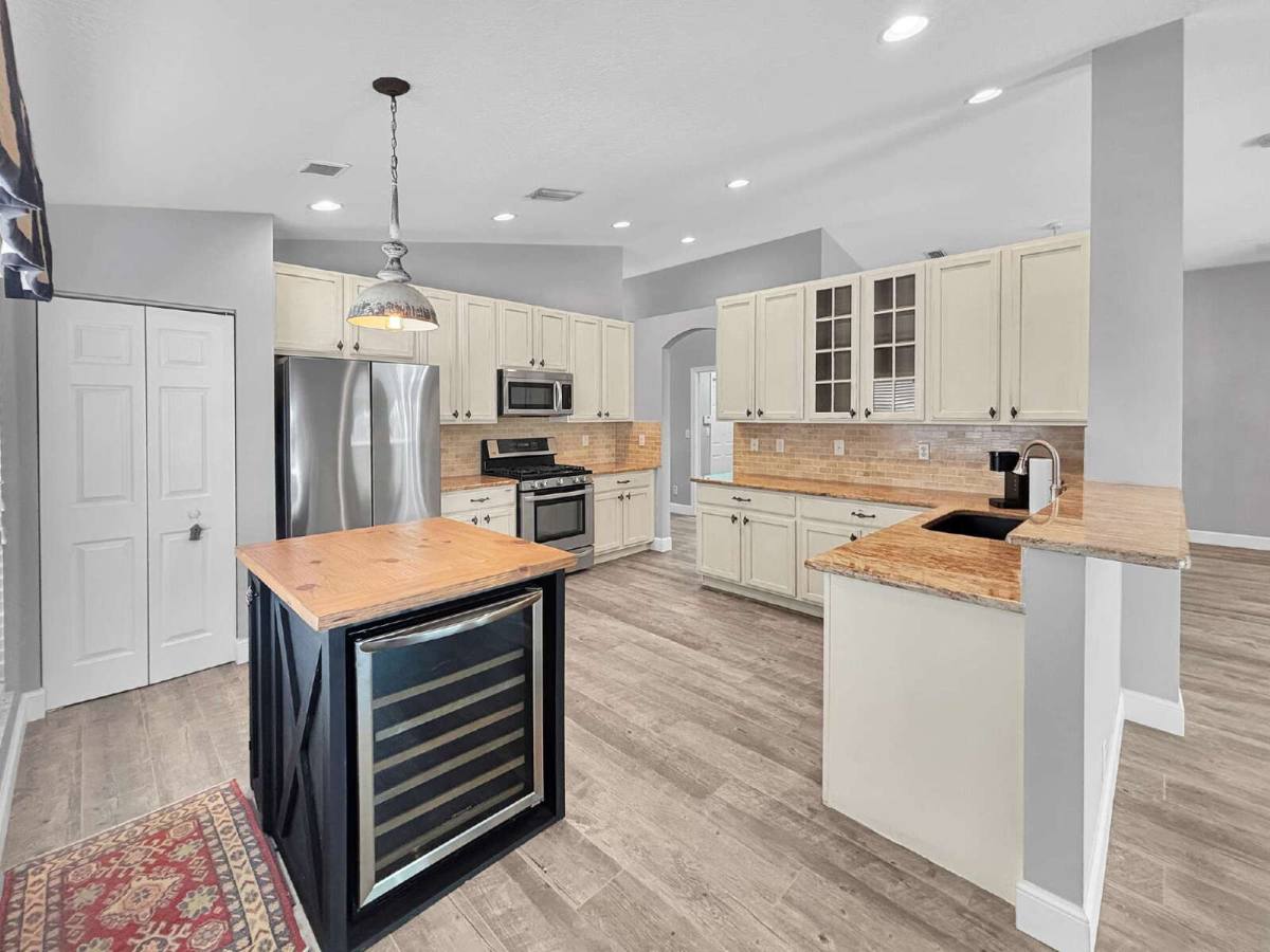 House for rent at 829 SE Westminster Place, Stuart, FL 34997