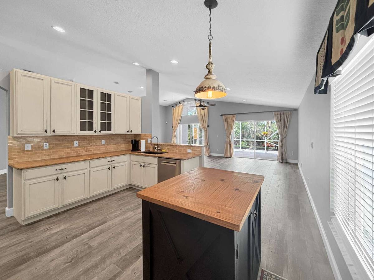 House for rent at 829 SE Westminster Place, Stuart, FL 34997