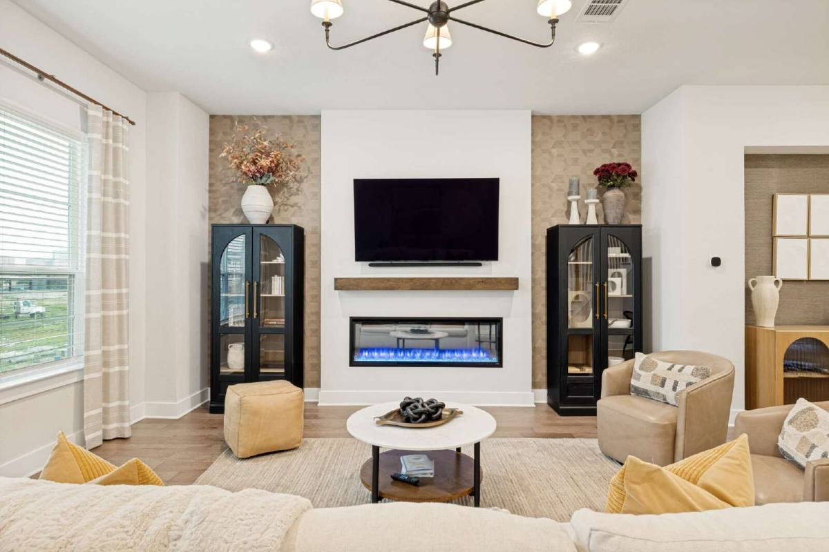 Townhouse for rent at 933 Heights Way, Plano, TX 75075