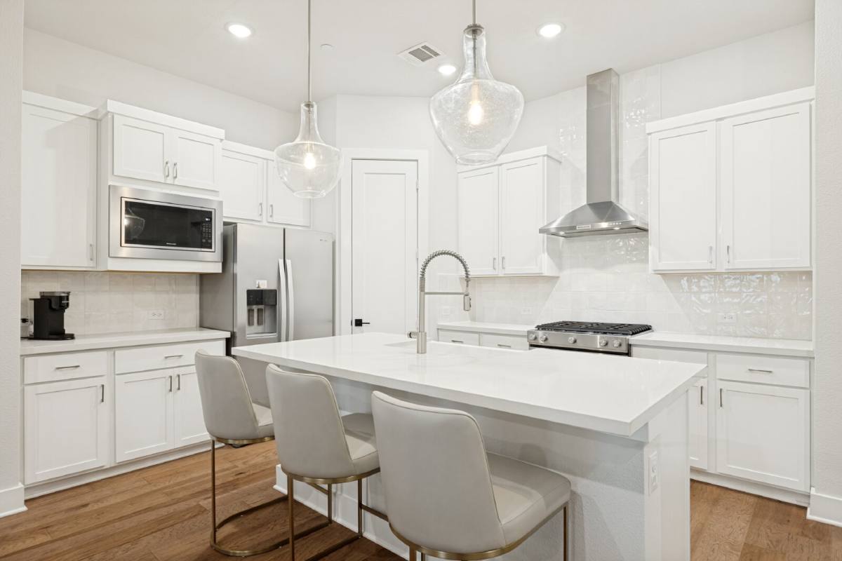 Townhouse for rent at 933 Heights Way, Plano, TX 75075