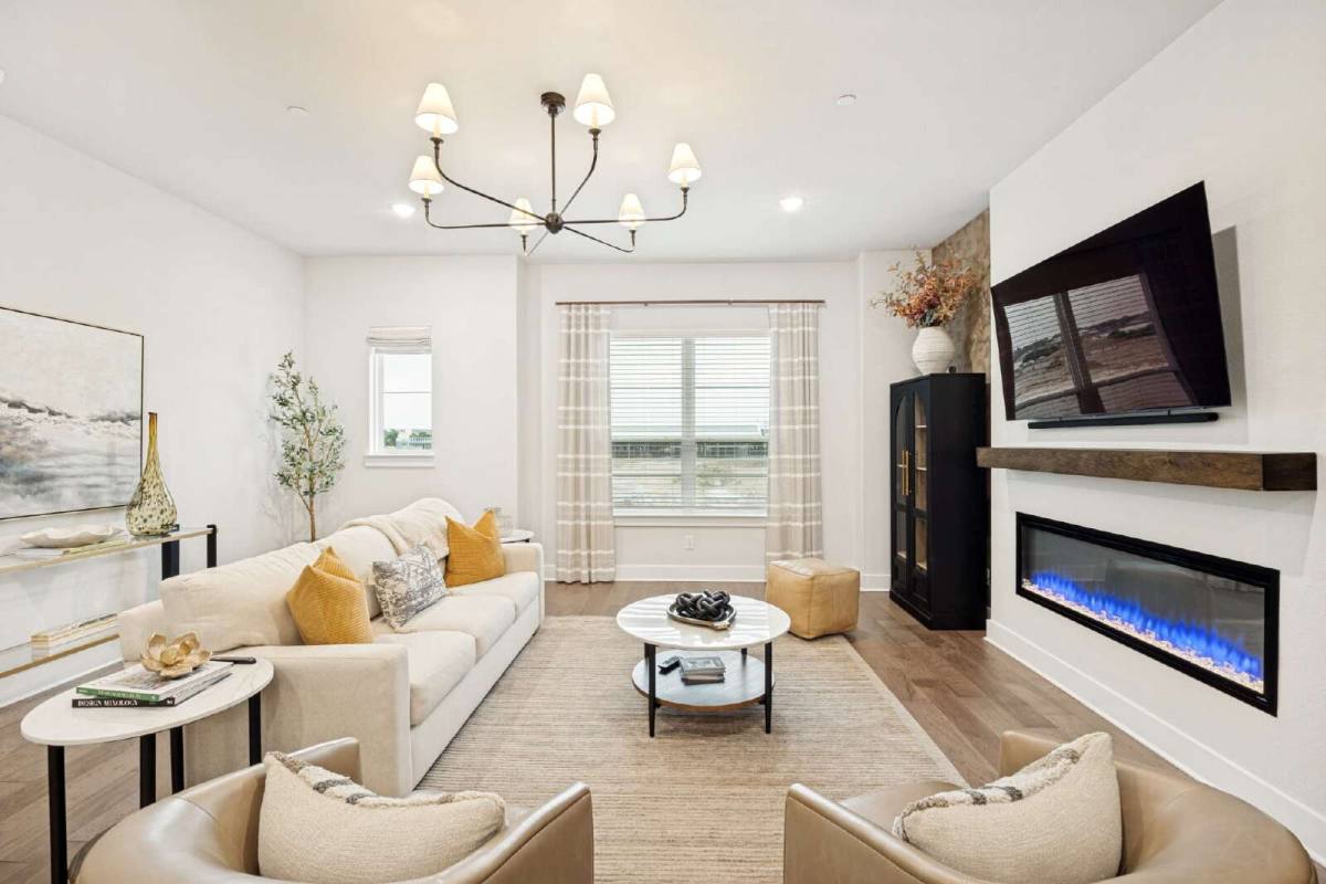 Townhouse for rent at 933 Heights Way, Plano, TX 75075