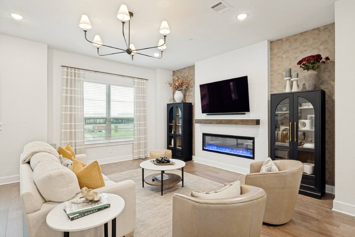 Townhouse for rent at 933 Heights Way, Plano, TX 75075
