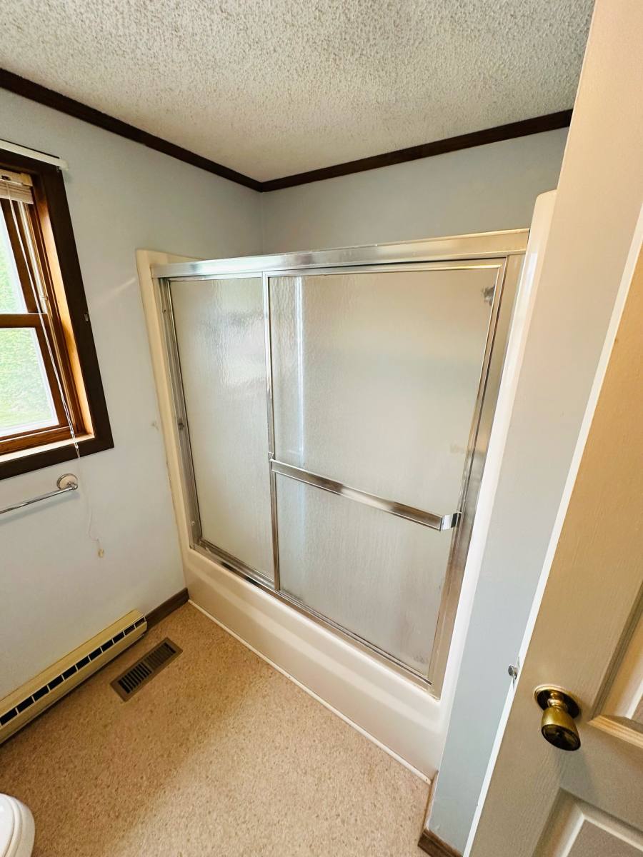 House for rent at 16 J R Dr, Lincoln, ME 04457