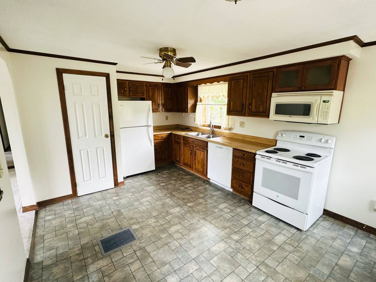 House for rent at 16 J R Dr, Lincoln, ME 04457