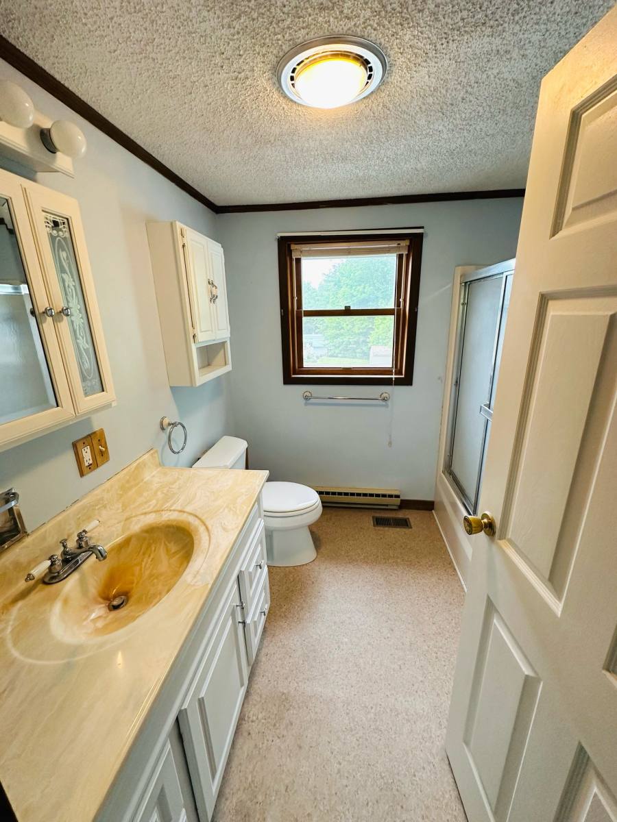 House for rent at 16 J R Dr, Lincoln, ME 04457