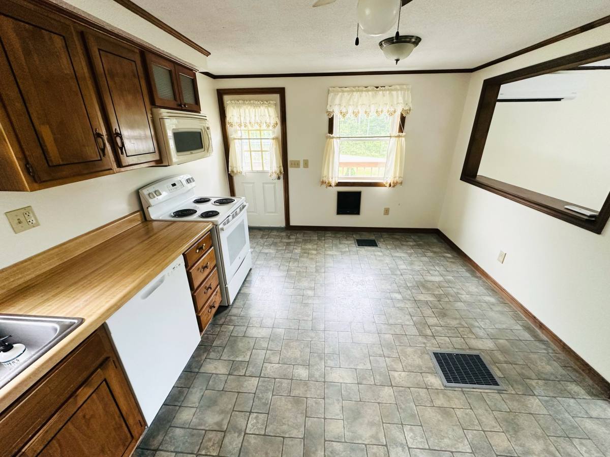 House for rent at 16 J R Dr, Lincoln, ME 04457