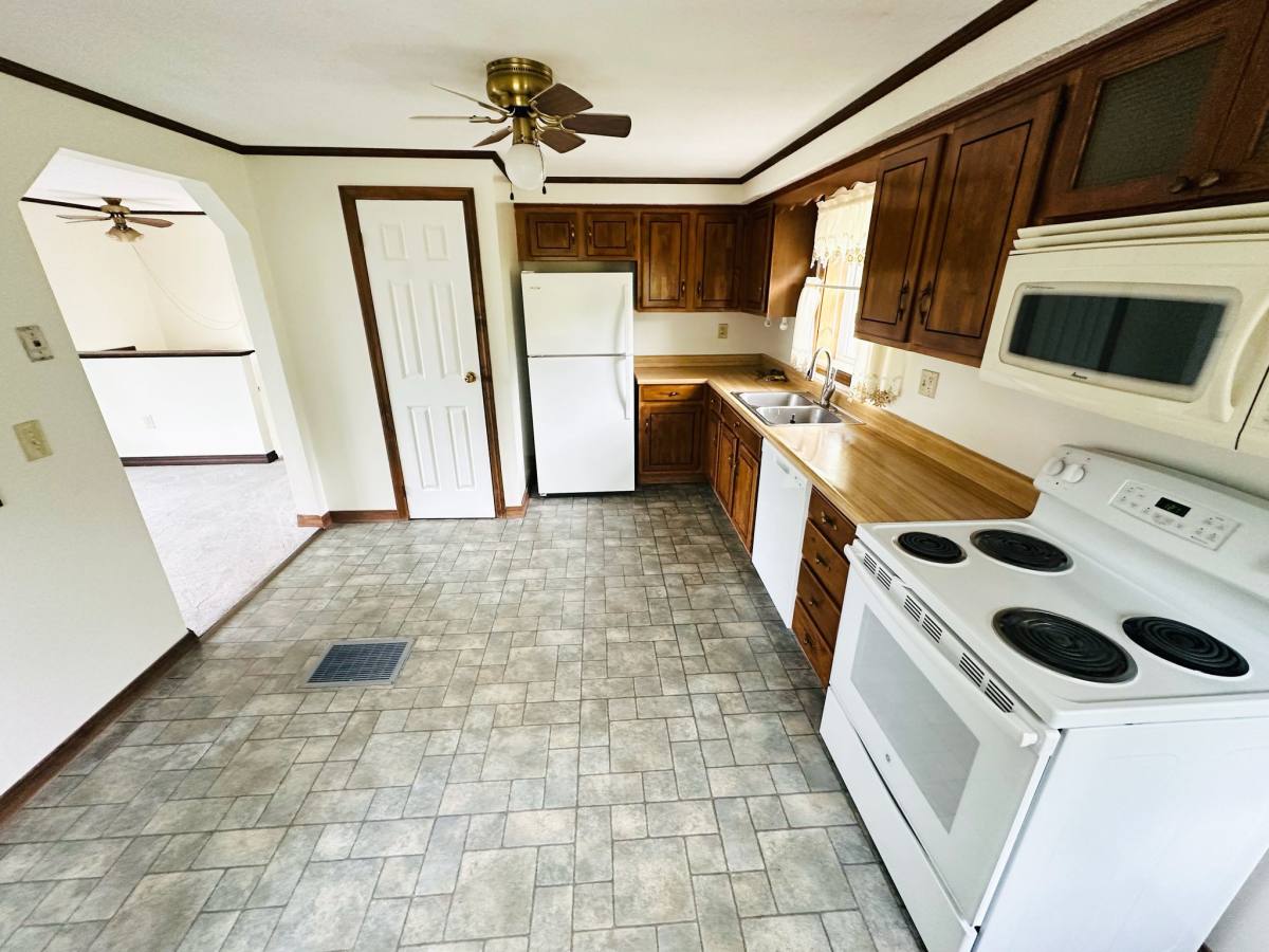 House for rent at 16 J R Dr, Lincoln, ME 04457