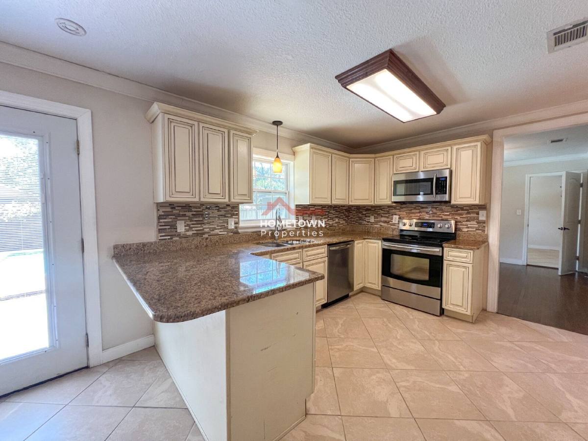 House for rent at 11 Gunn Circle, Pensacola, FL 32506