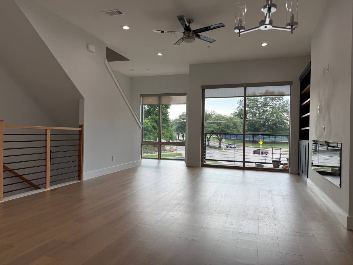 Townhouse for rent at 2620 Valley View Lane #103, Dallas, TX 75234