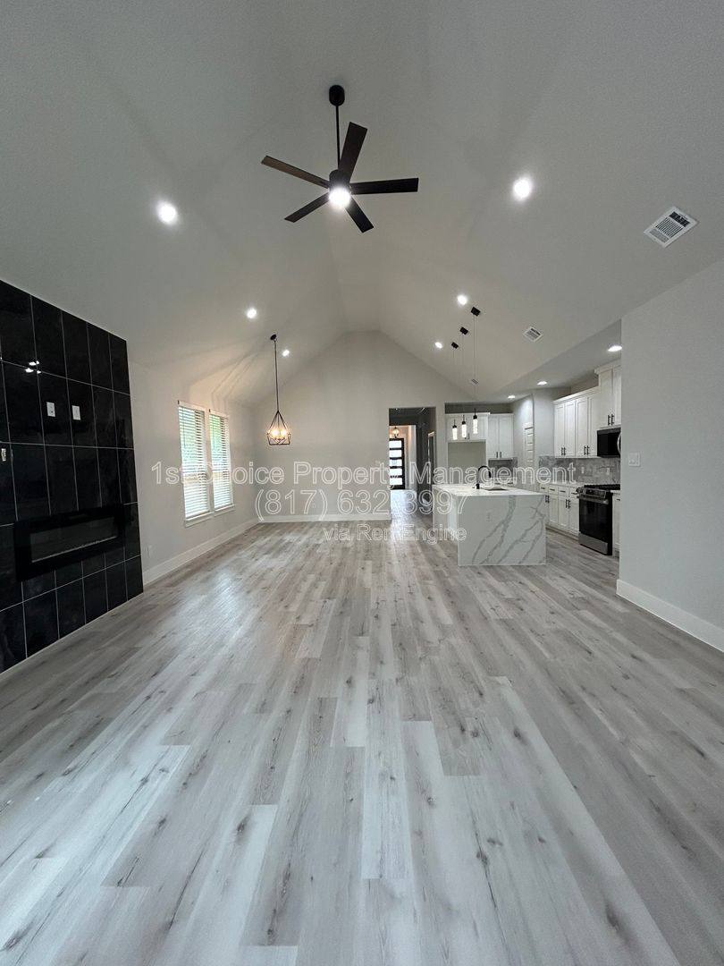 House for rent at 1609 Sharon St, Arlington, TX 76010