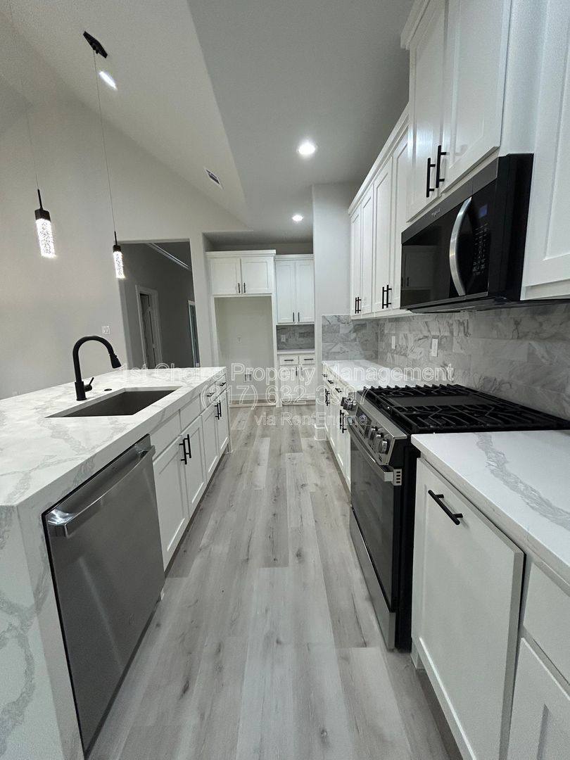 House for rent at 1609 Sharon St, Arlington, TX 76010