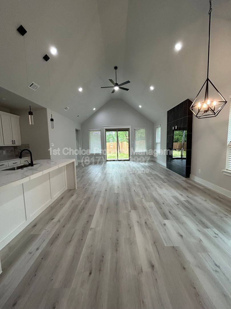 House for rent at 1609 Sharon St, Arlington, TX 76010