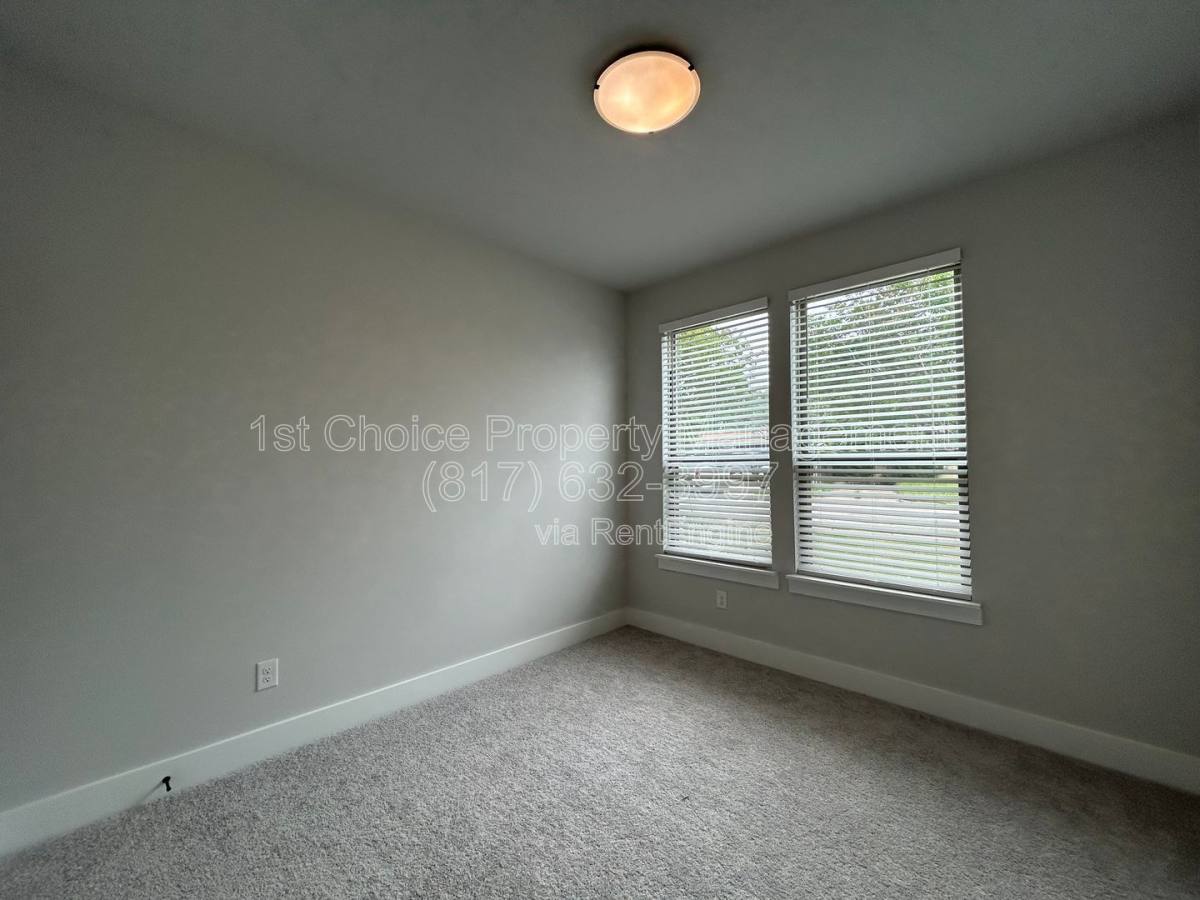 House for rent at 1609 Sharon St, Arlington, TX 76010