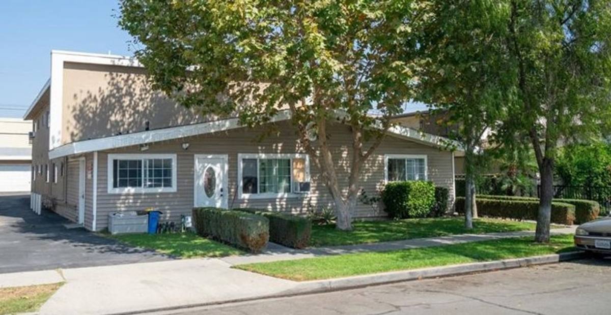 Apartment for rent at 2119 E Westport Dr #7, Anaheim, CA 92806