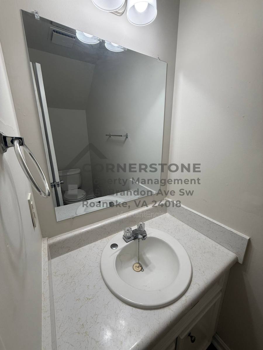 Apartment for rent at 106 Lee Ave NE #3, Roanoke, VA 24012