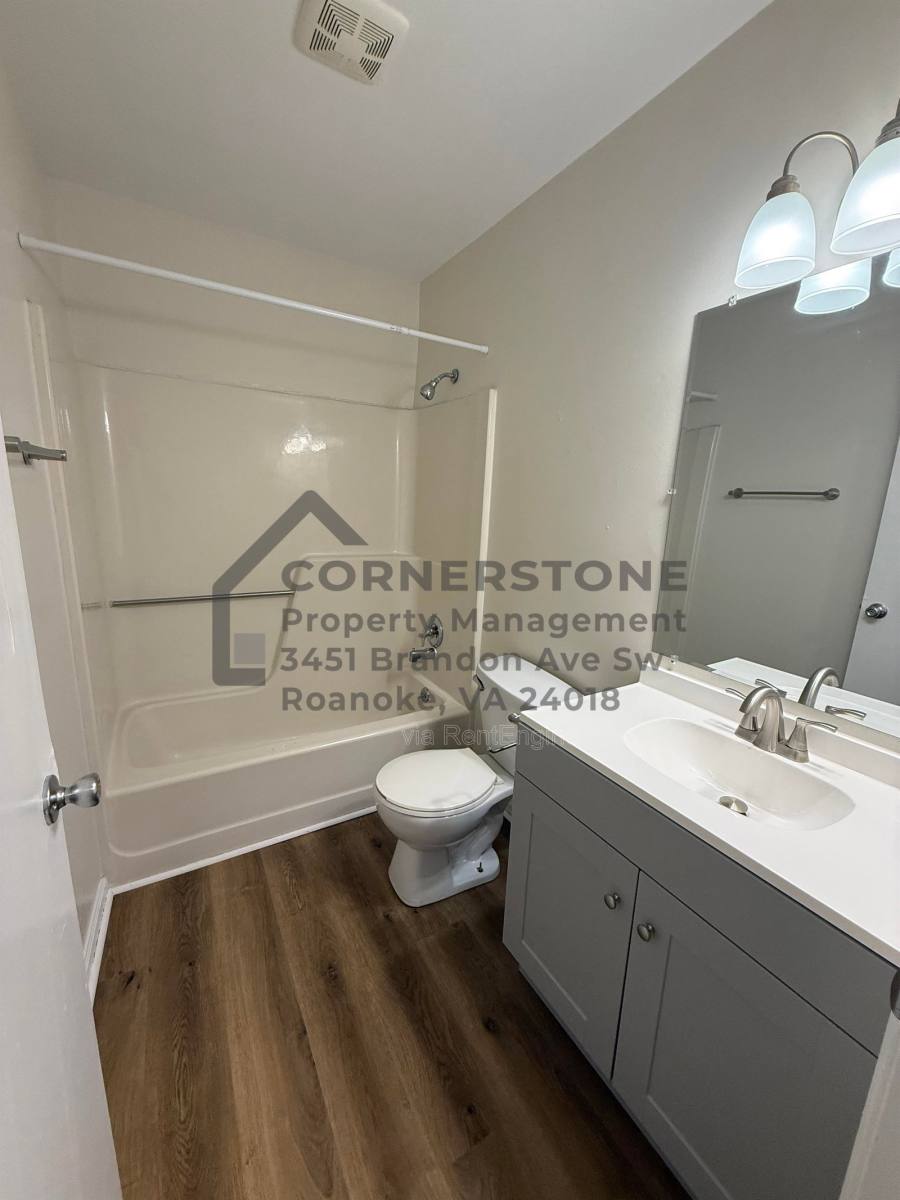 Apartment for rent at 106 Lee Ave NE #3, Roanoke, VA 24012