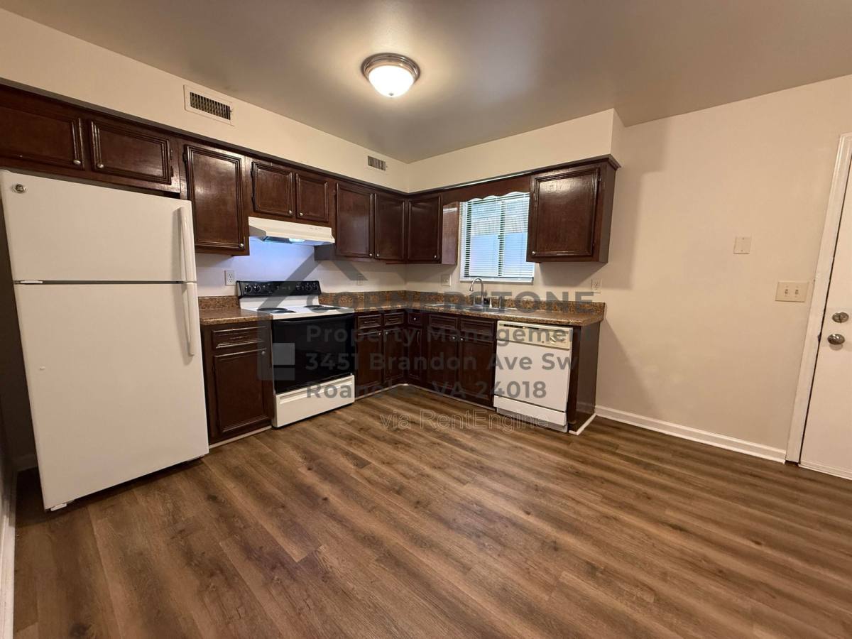 Apartment for rent at 106 Lee Ave NE #3, Roanoke, VA 24012