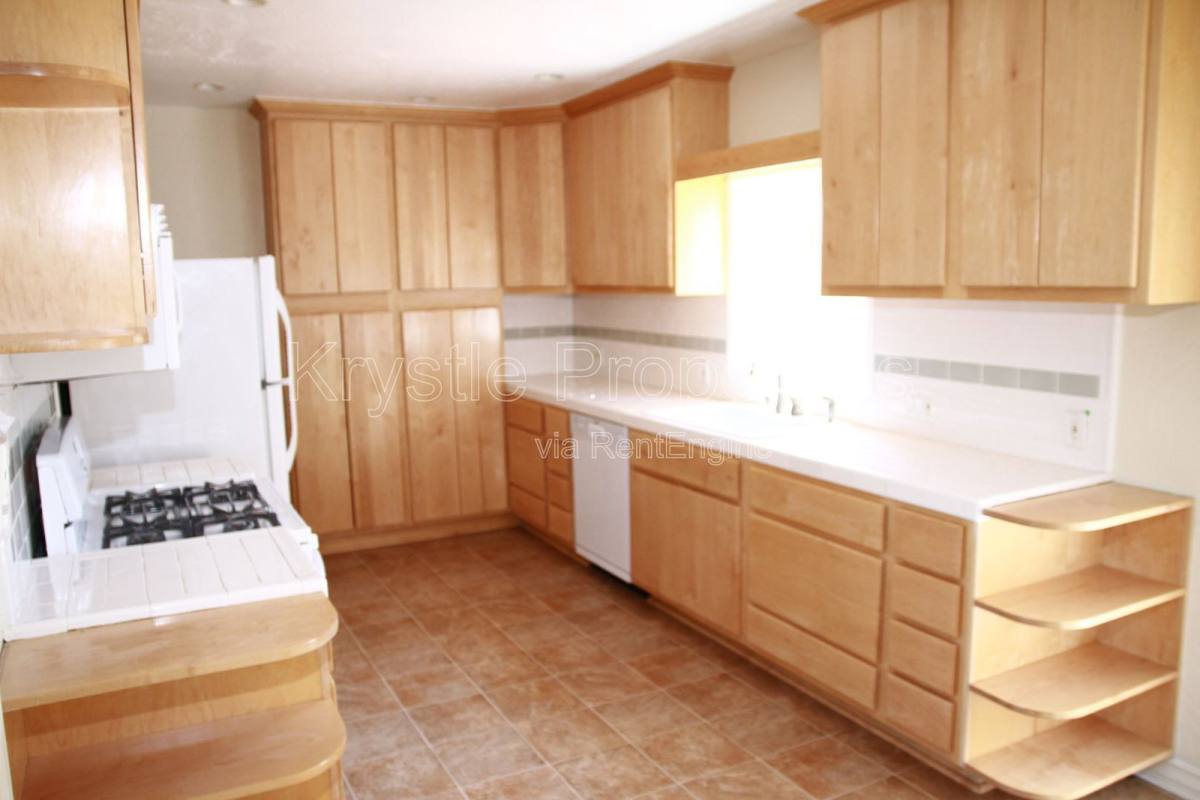 House for rent at 271 Viewmont Ave, Vallejo, CA 94590