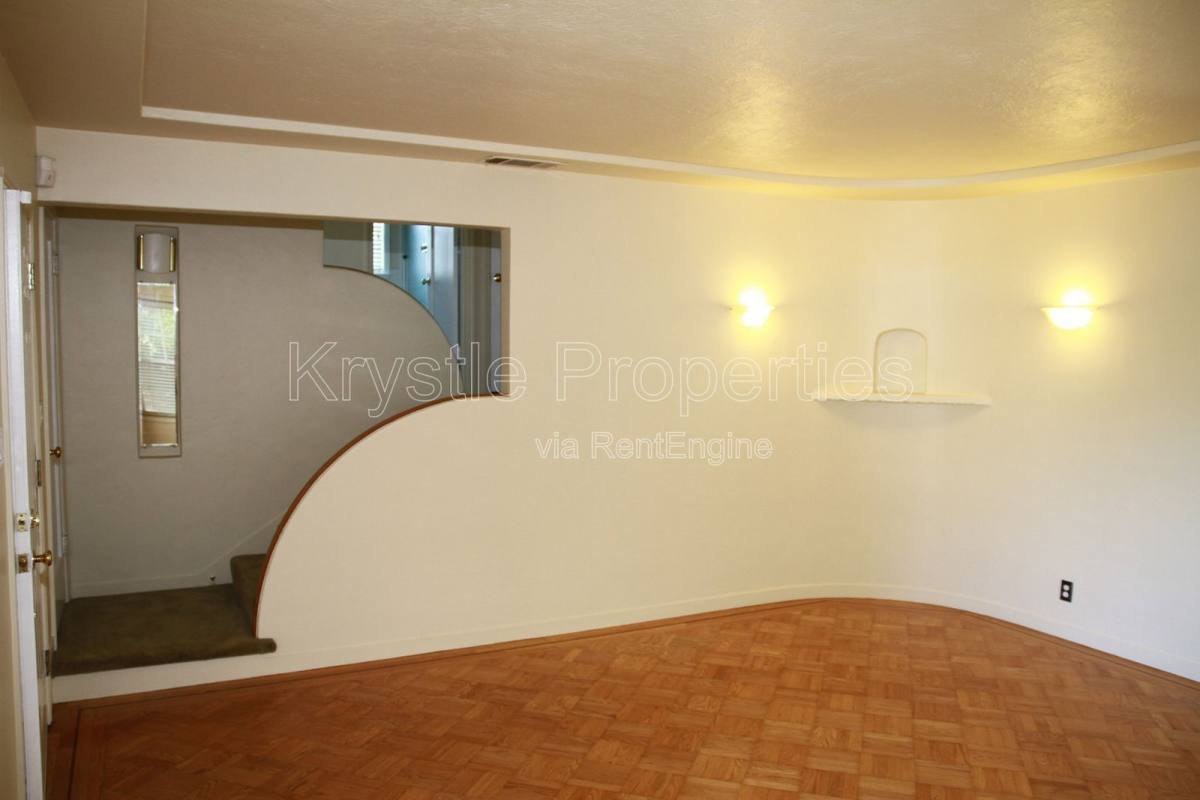 House for rent at 271 Viewmont Ave, Vallejo, CA 94590