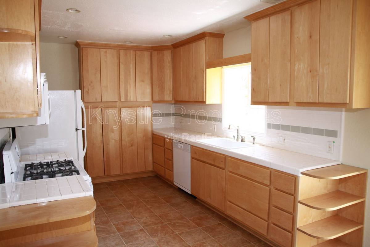 House for rent at 271 Viewmont Ave, Vallejo, CA 94590