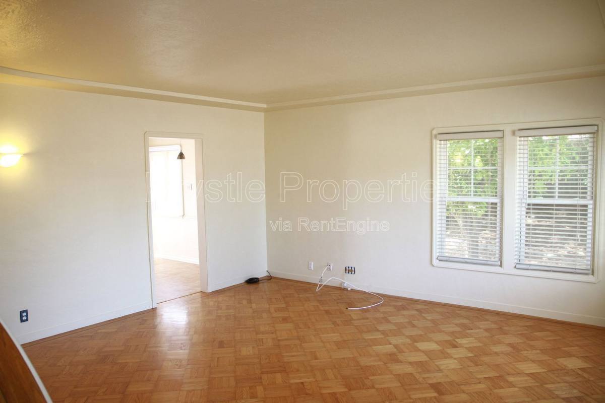 House for rent at 271 Viewmont Ave, Vallejo, CA 94590