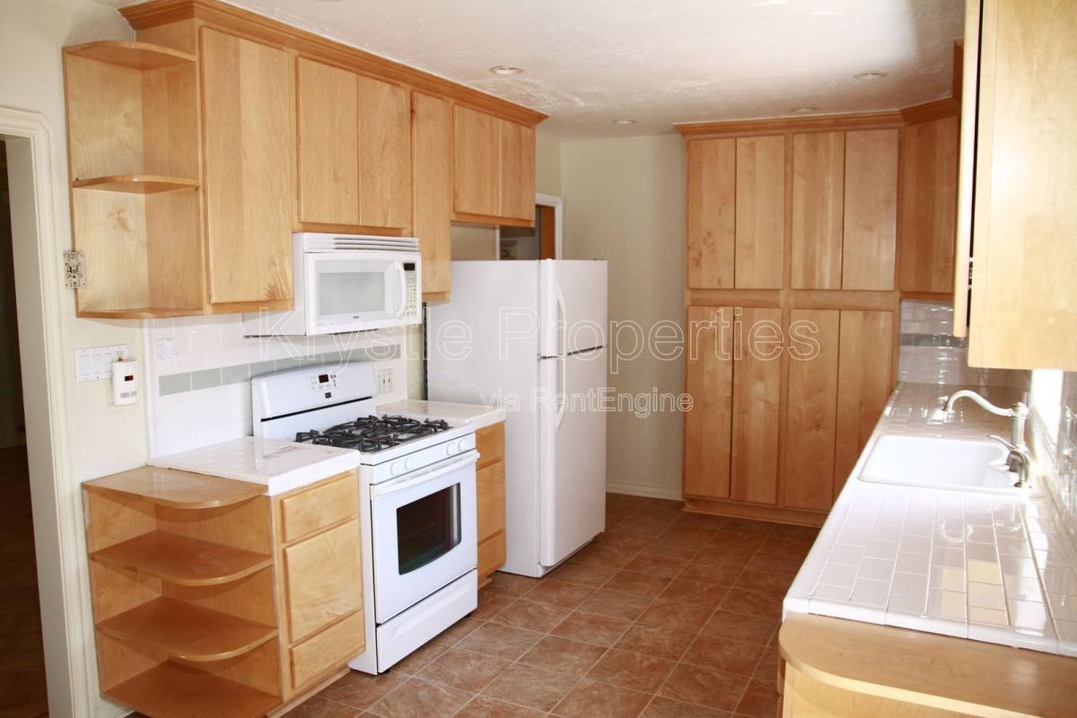 House for rent at 271 Viewmont Ave, Vallejo, CA 94590