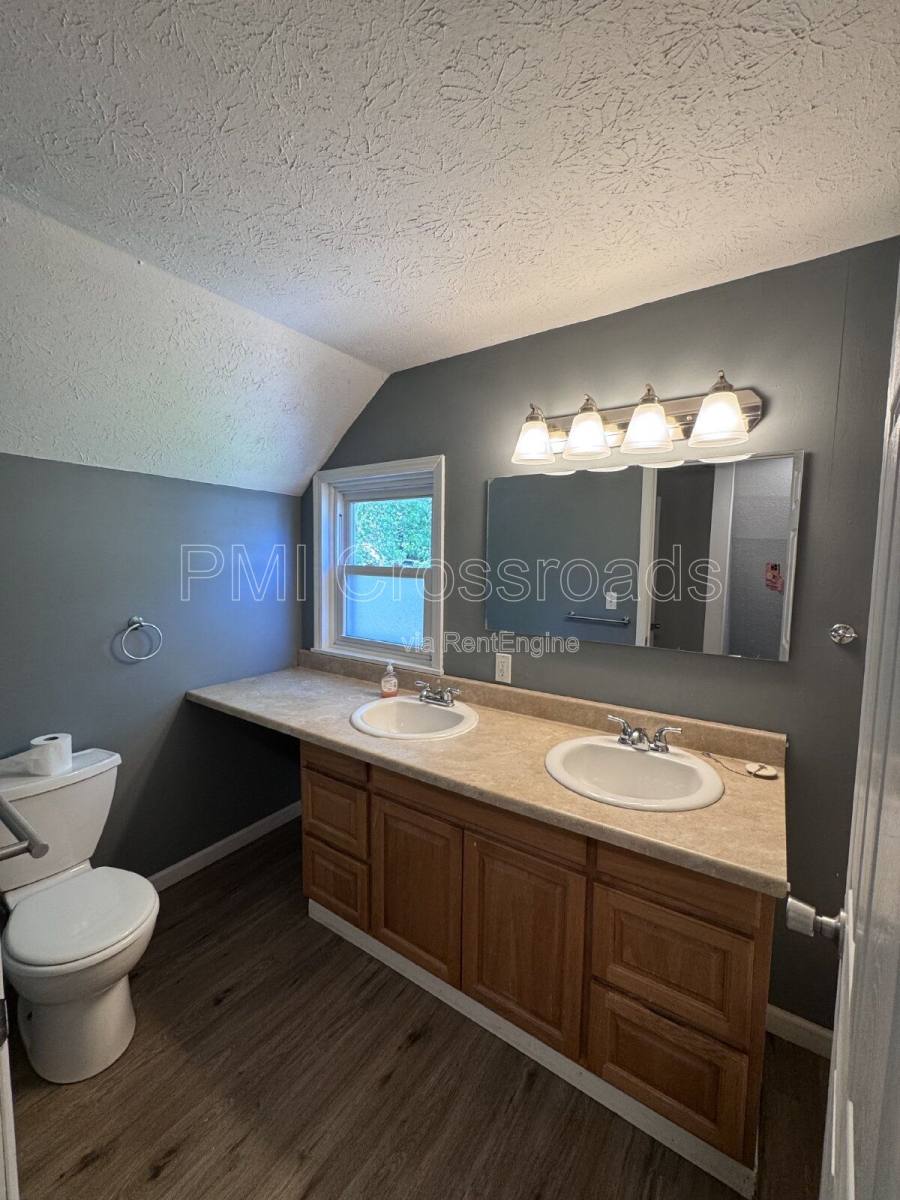 Apartment for rent at 2876 Hudson Dr #A, Cuyahoga Falls, OH 44221