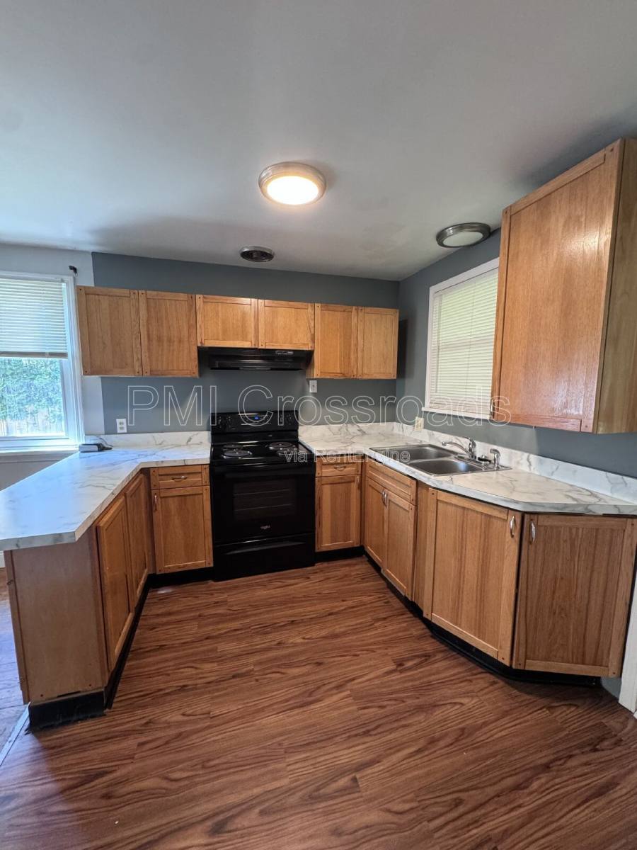 Apartment for rent at 2876 Hudson Dr #A, Cuyahoga Falls, OH 44221