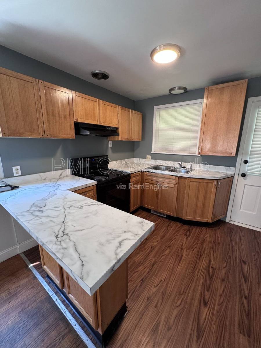 Apartment for rent at 2876 Hudson Dr #A, Cuyahoga Falls, OH 44221