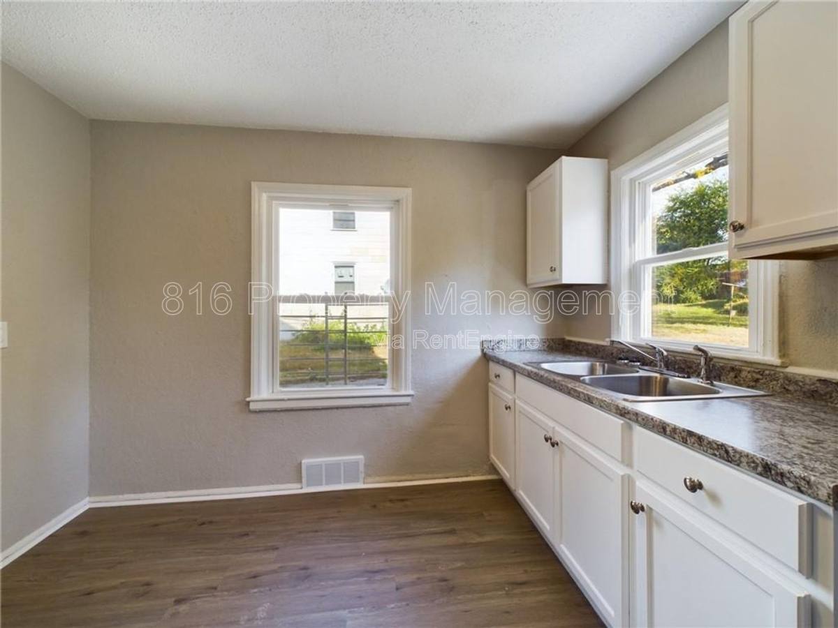 Apartment for rent at 7433 Arleta Blvd, Kansas City, MO 64132