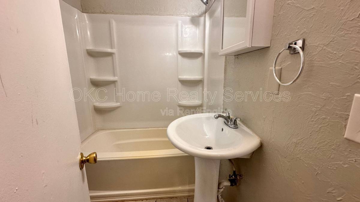 Apartment for rent at 2533 1 2 NW #39TH Terrace, Oklahoma City, OK 73112