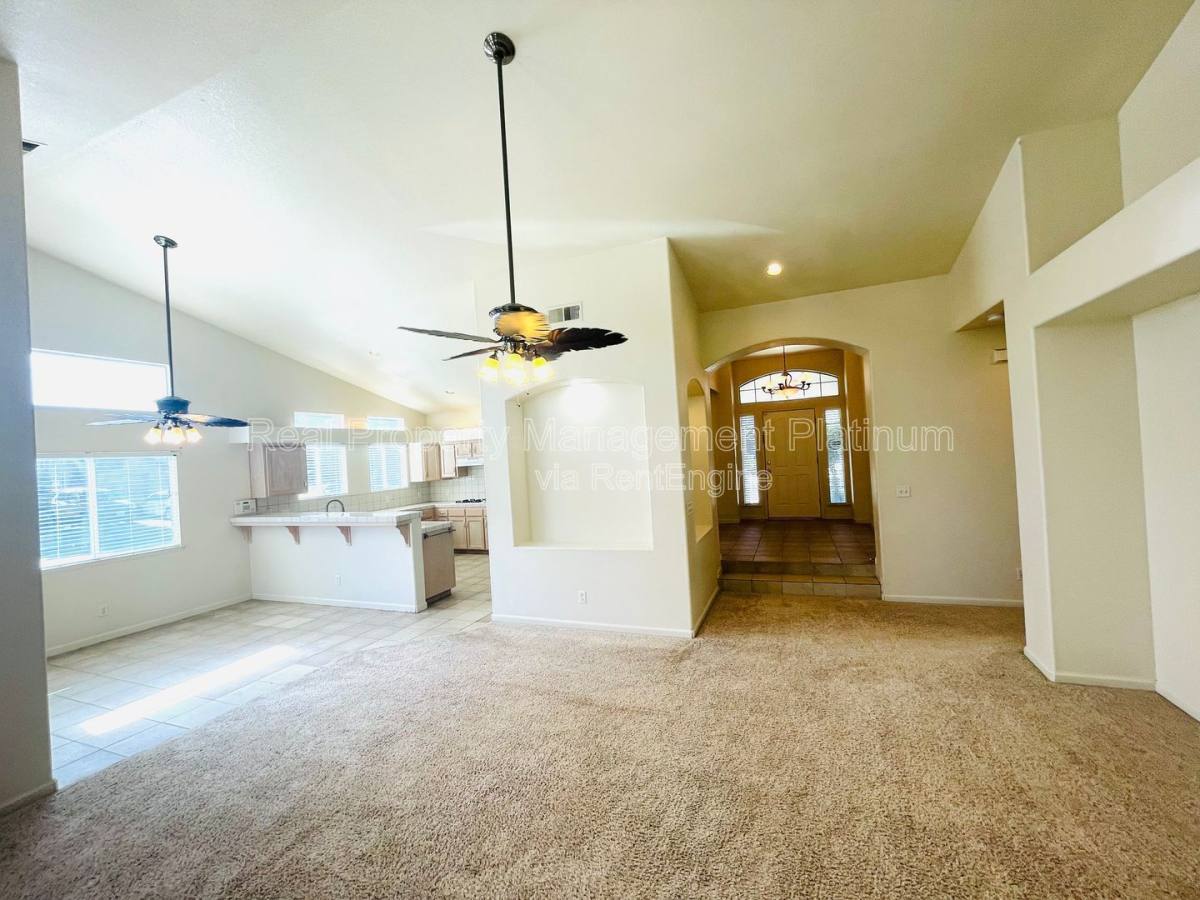 House for rent at 2982 E Granada Ave, Fresno, CA 93720