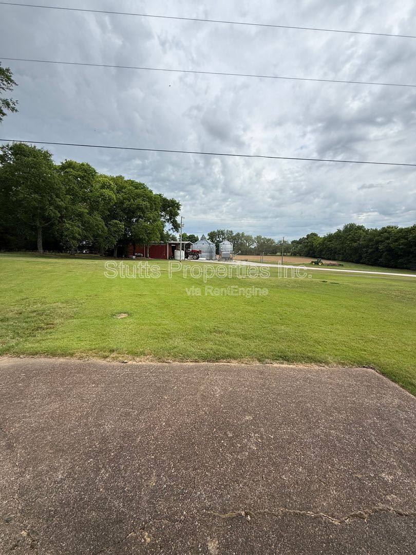 Apartment for rent at 3575 County Rd #154, Florence, AL 35633