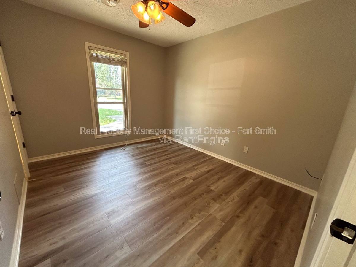 House for rent at 1406 Strozier Court, Barling, AR 72923