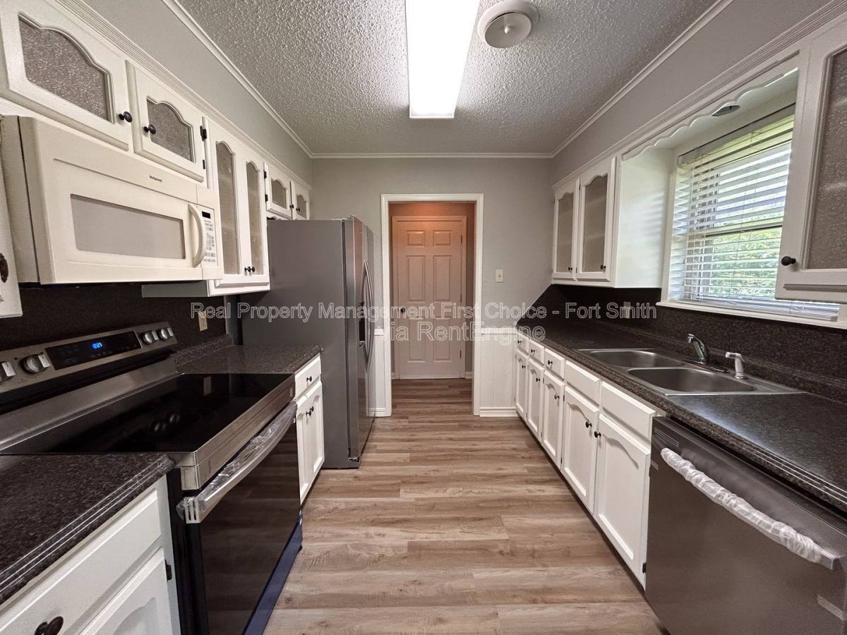 House for rent at 1406 Strozier Court, Barling, AR 72923