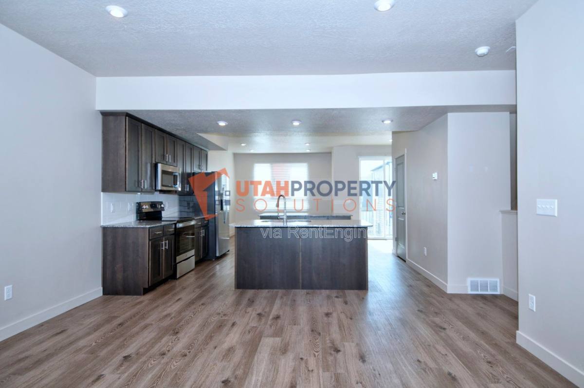 Townhouse for rent at 1025 W 400 S, American Fork, UT 84003