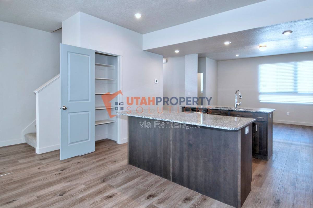 Townhouse for rent at 1025 W 400 S, American Fork, UT 84003