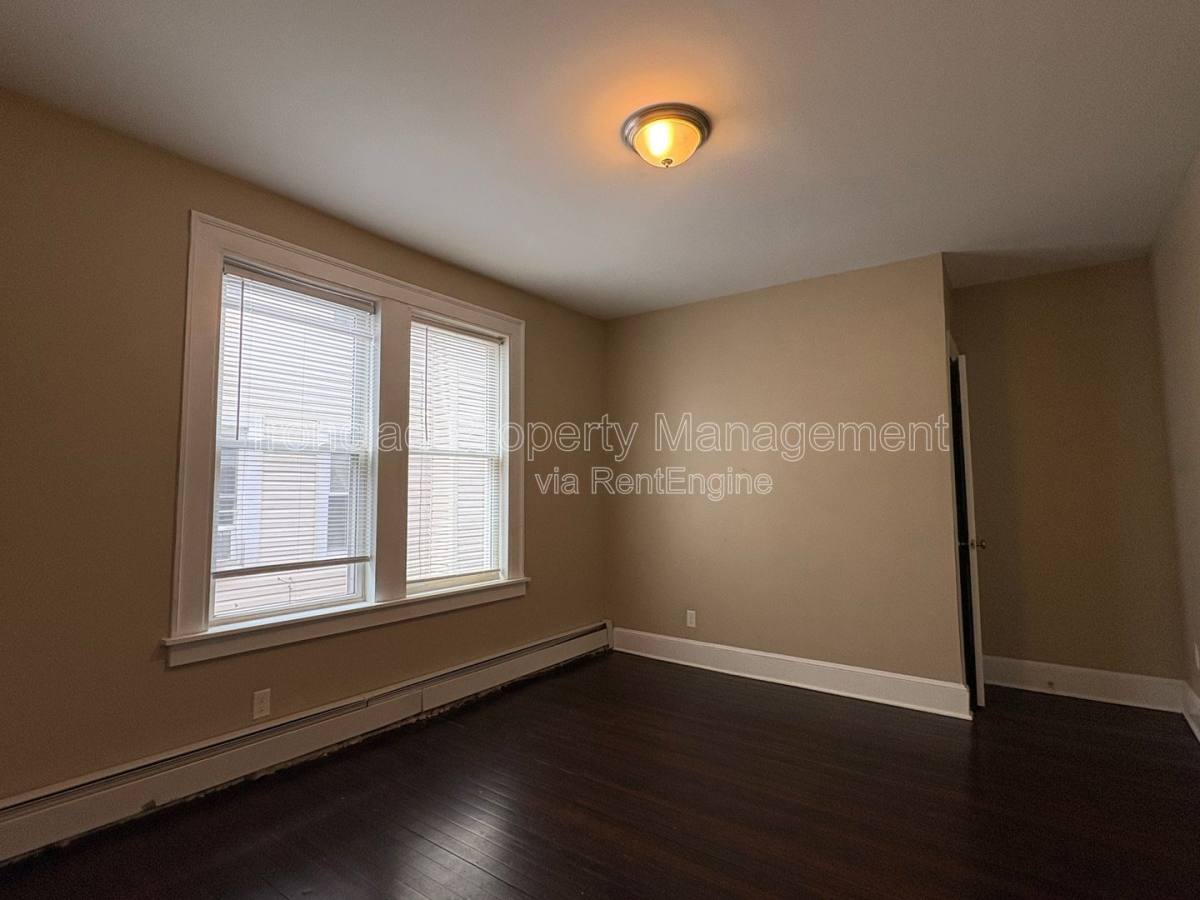 Apartment for rent at 24 Oak St #2, New Britain, CT 06051
