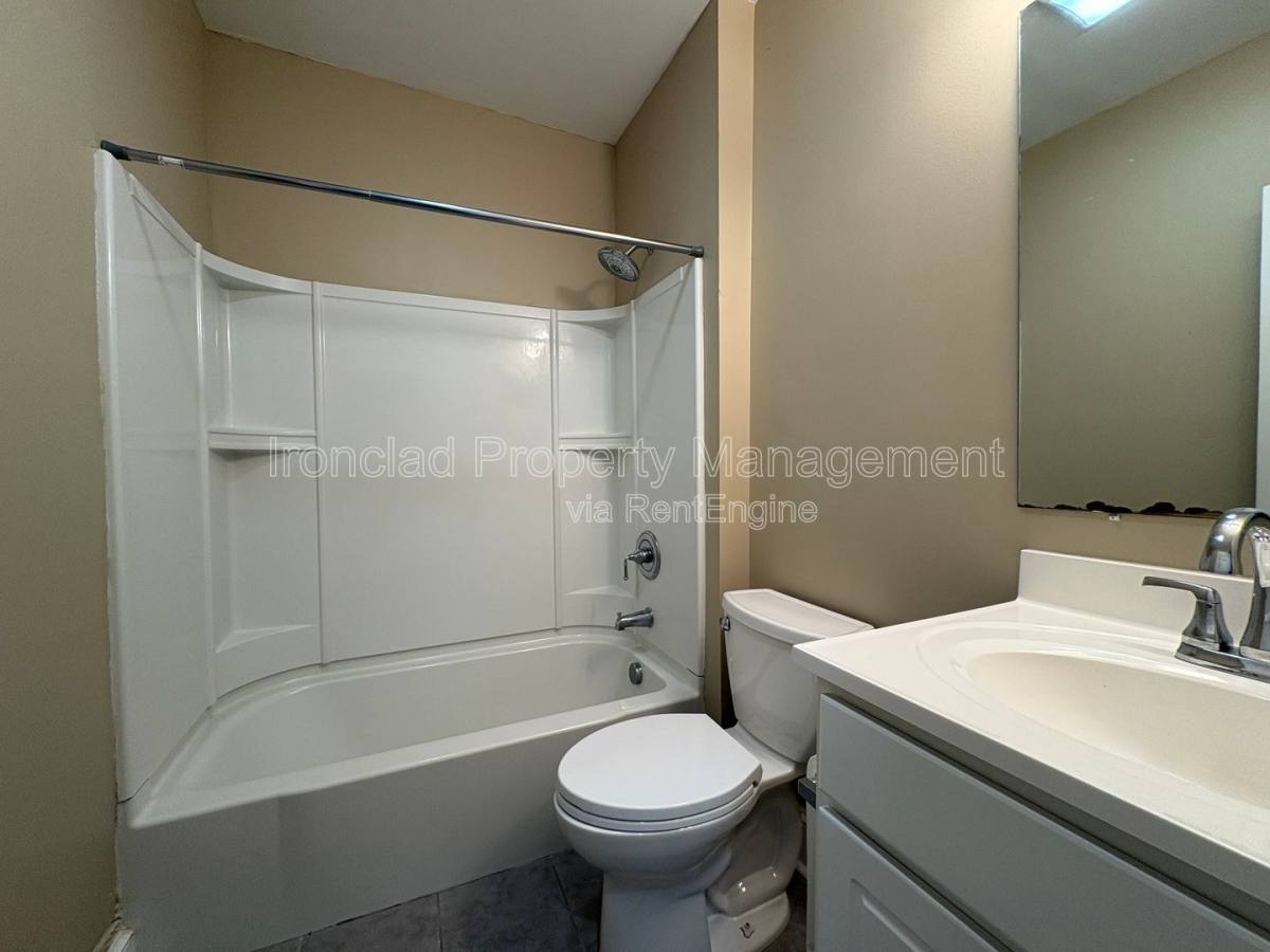 Apartment for rent at 24 Oak St #2, New Britain, CT 06051