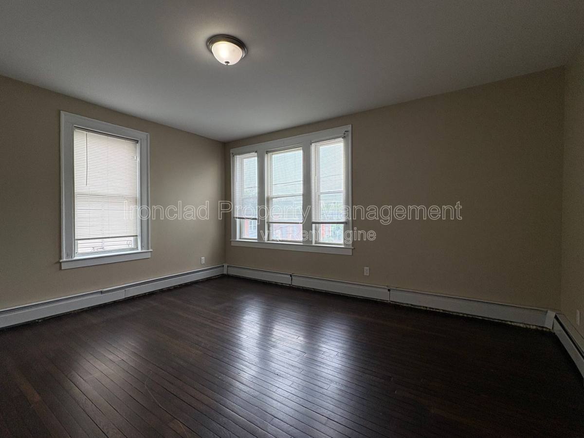 Apartment for rent at 24 Oak St #2, New Britain, CT 06051
