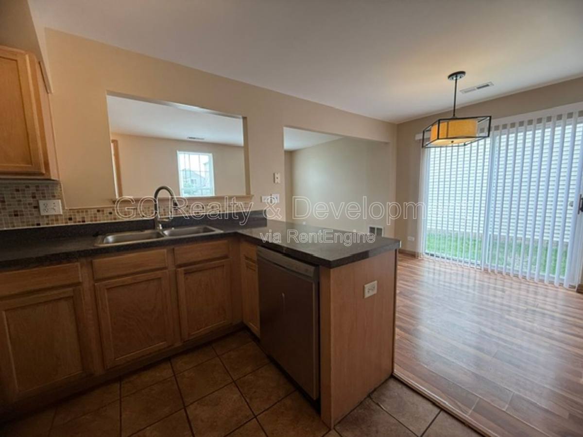 House for rent at 782 Symphony Dr, Aurora, IL 60504