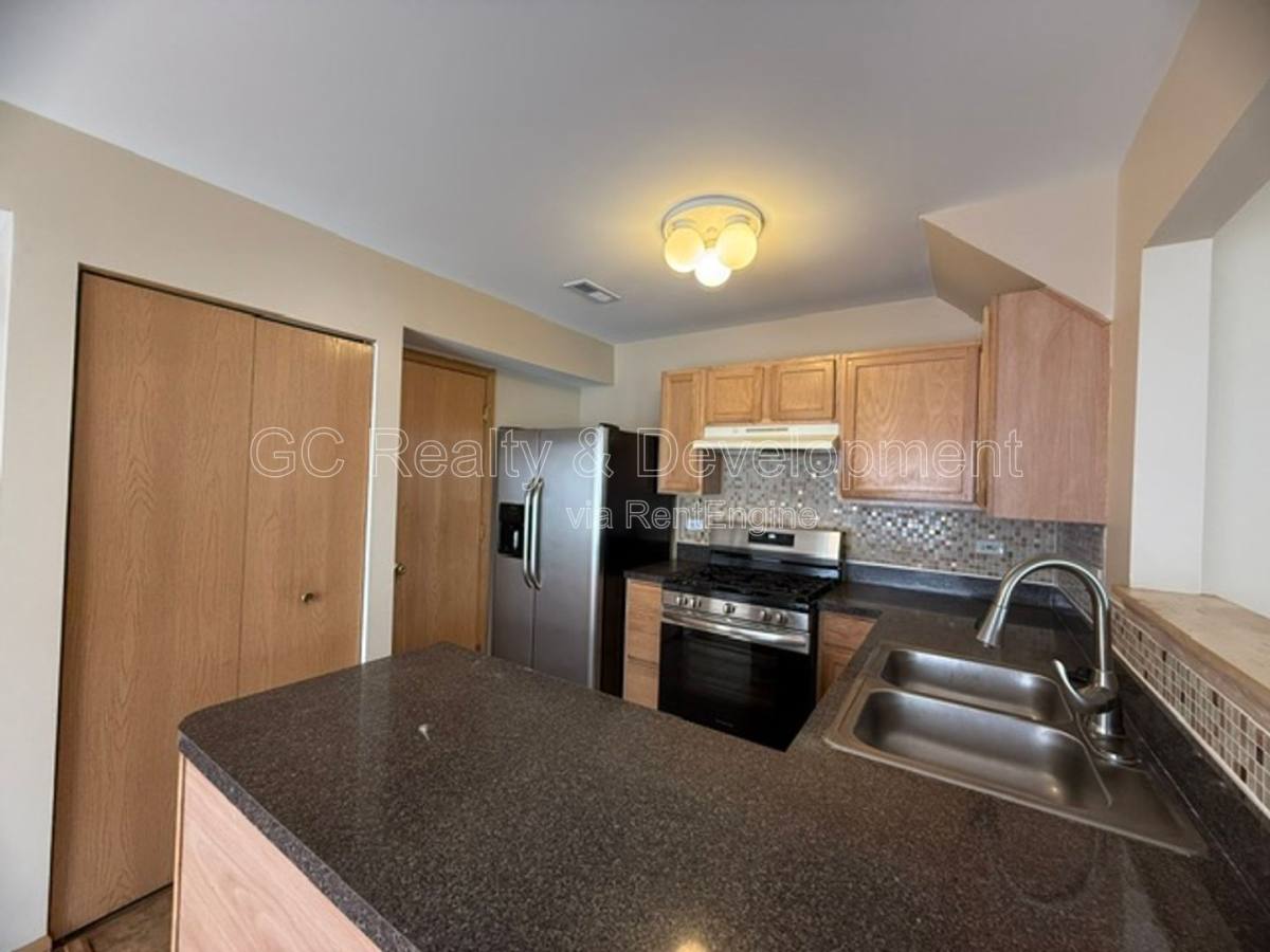House for rent at 782 Symphony Dr, Aurora, IL 60504