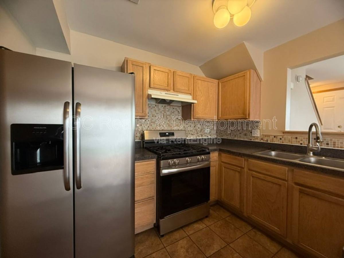 House for rent at 782 Symphony Dr, Aurora, IL 60504