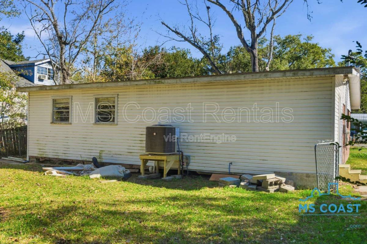 House for rent at 3007 Meteor St, Pascagoula, MS 39581